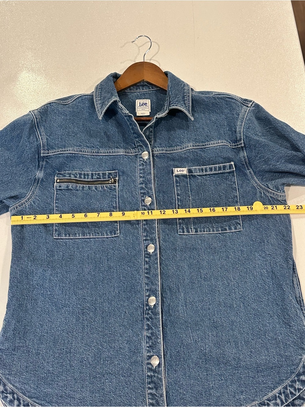 Vintage Women’s Lee Denim Buttoned Shirt Jacket w/ Unique Front Pockets, Size M - Picture 11 of 15